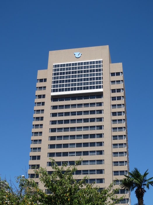 東大阪市役所(役所)まで1000m ガラーノ・パラシオ