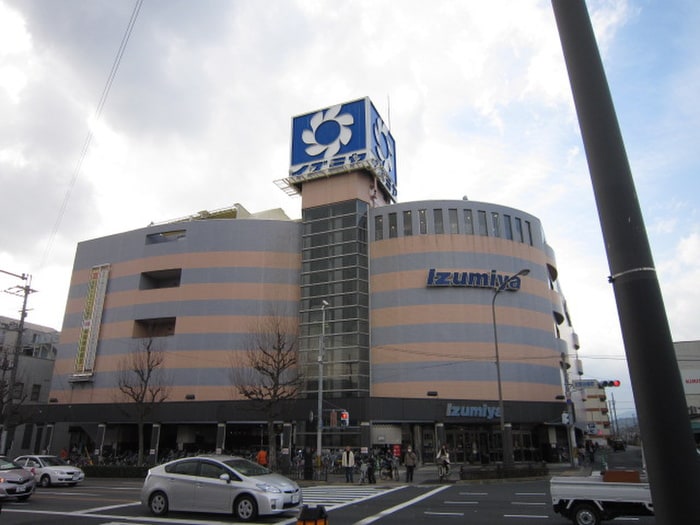 イズミヤ北野白梅町店(スーパー)まで1100m ランブラス衣笠