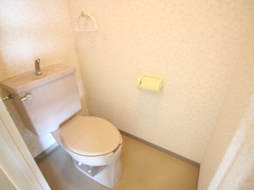 トイレ コルナス西館