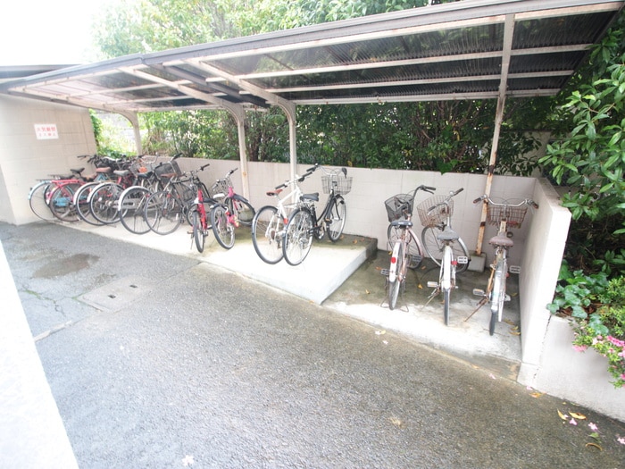 駐輪場 シャルム春日丘