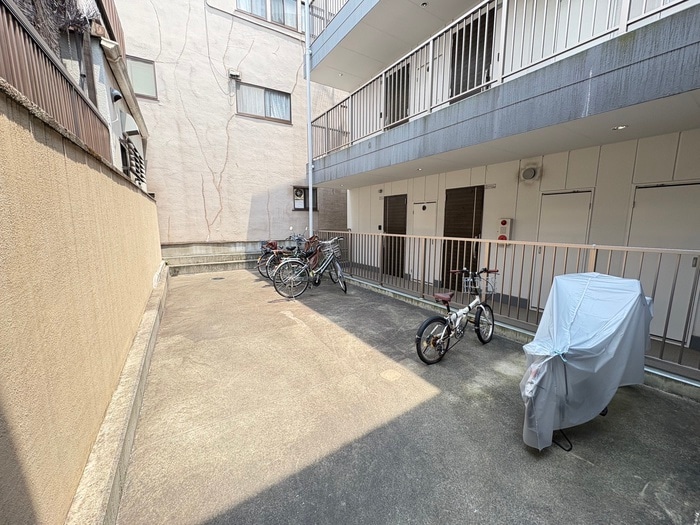 駐輪場 シャイン帷子ノ辻