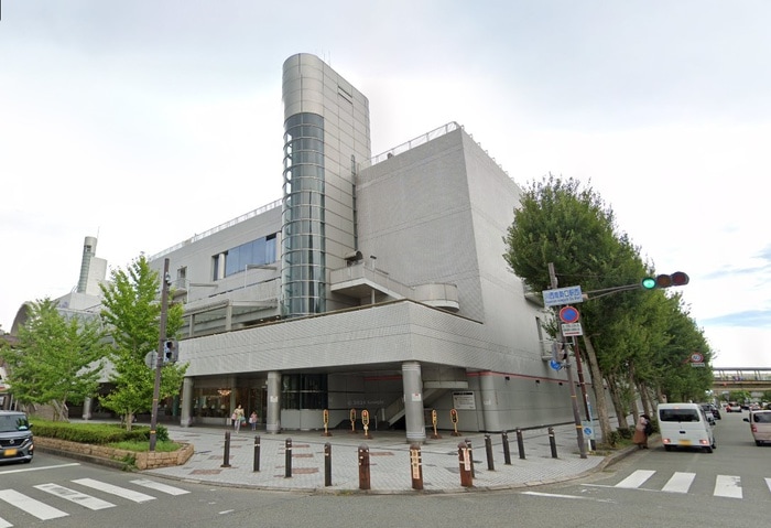 川西阪急百貨店(デパート)まで700m サンホ－プＳＫＫ