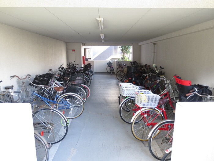 駐輪場 マンションあぜりあ