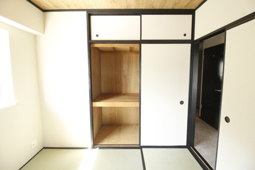 収納 シャトレンうぐいす
