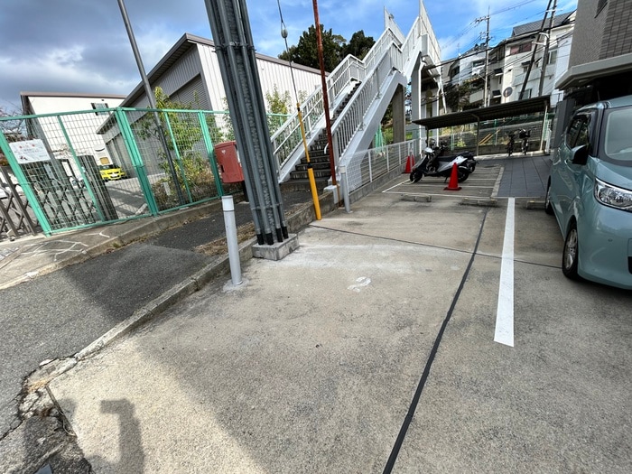 駐車場 ロイヤルコート千里山