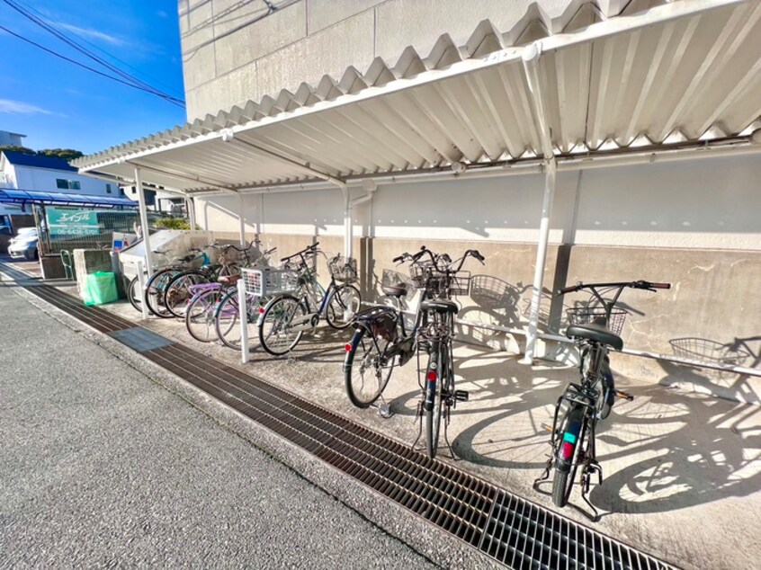 駐輪場 クローカスハイツ