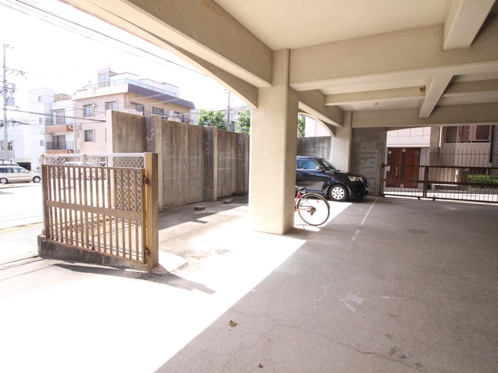 駐車場 アルファ－六甲