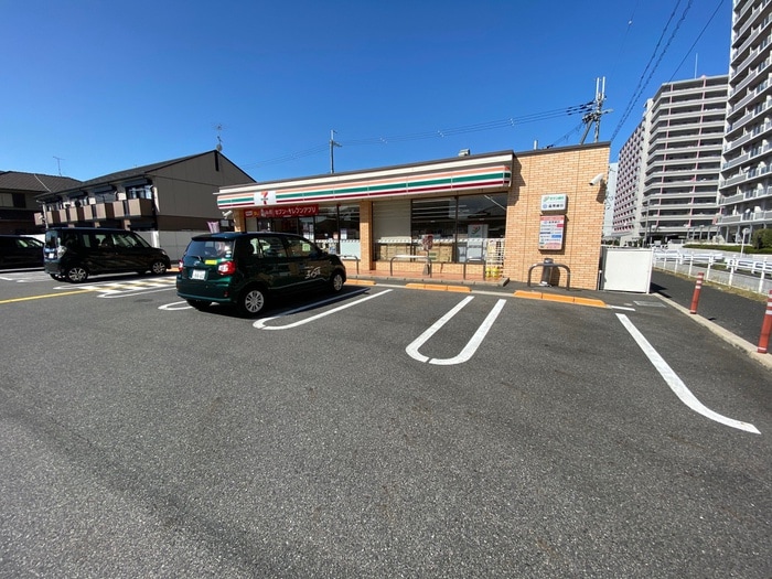 セブンイレブン栗東駅前店(コンビニ)まで750m ファ－ストステ－ジ