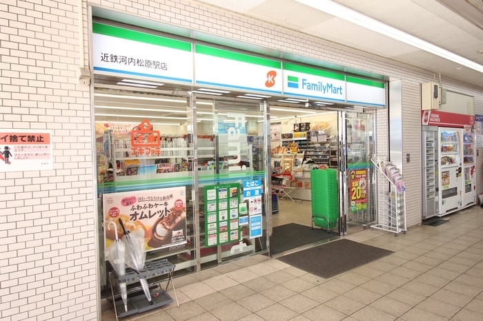 ファミリーマート(コンビニ)まで550m Casa de Perla