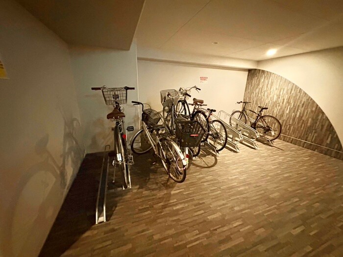 駐輪場 セレニテ桜川駅前プリエ