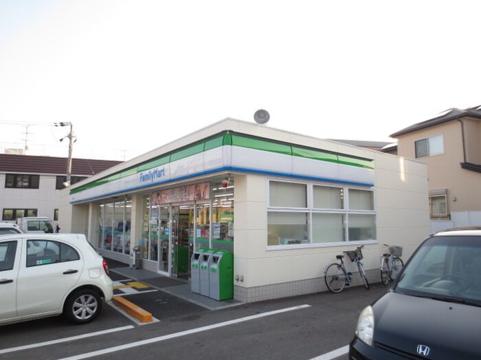 ファミリーマート(コンビニ)まで597m アム－ル末成