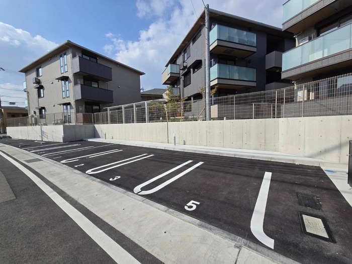 駐車場 GRAMM六地蔵A棟