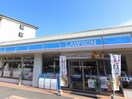 ローソン　仲田三丁目店(コンビニ)まで0m レジデンスアゼリア(2Ｆ)