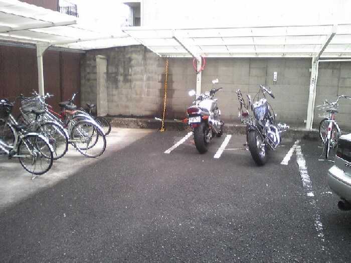 駐輪場 メゾン井上