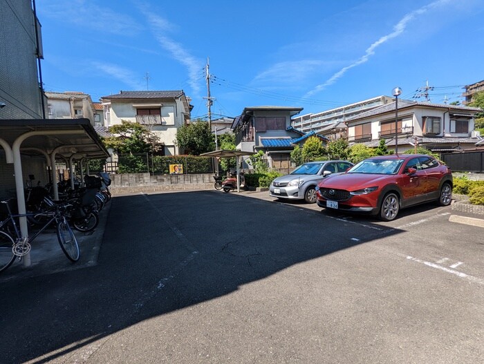 駐車場 ドミ－ル岡山手