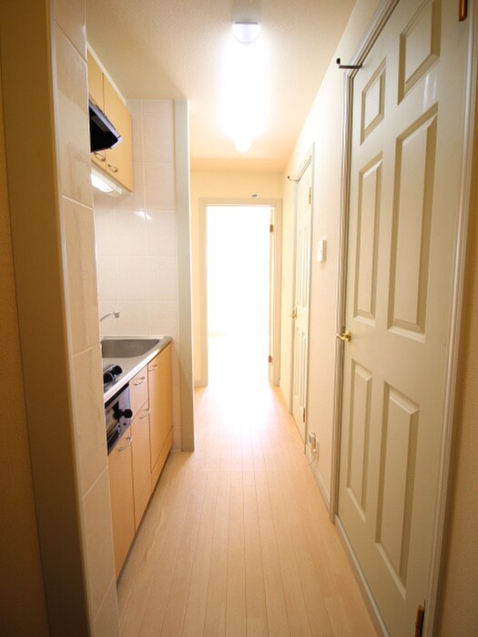 廊下 Ｓｕｎｎｙ　Ｈｉｌｌｓ