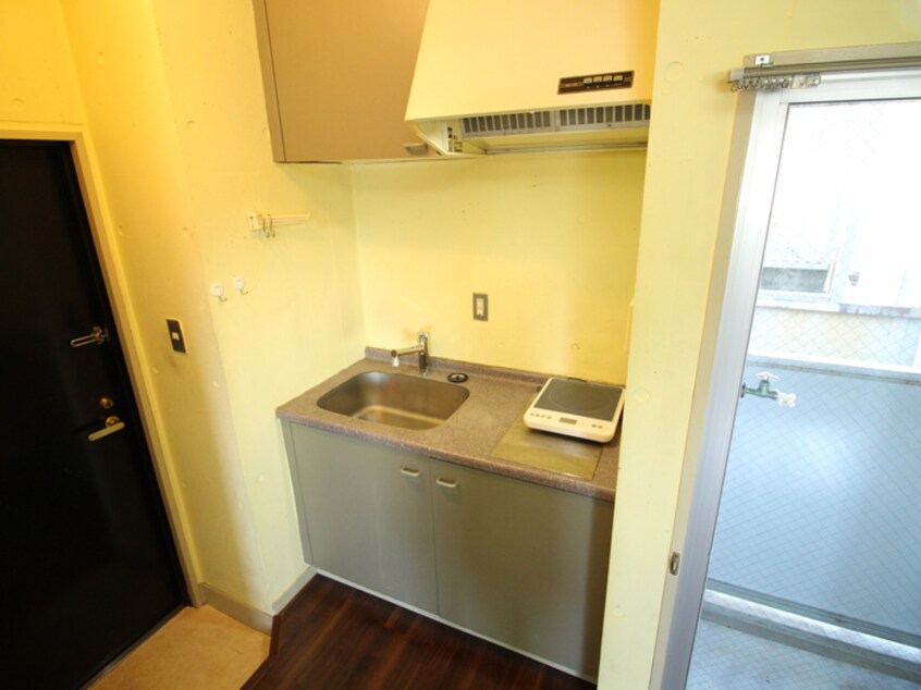 キッチン レッドボールコート上鳥羽