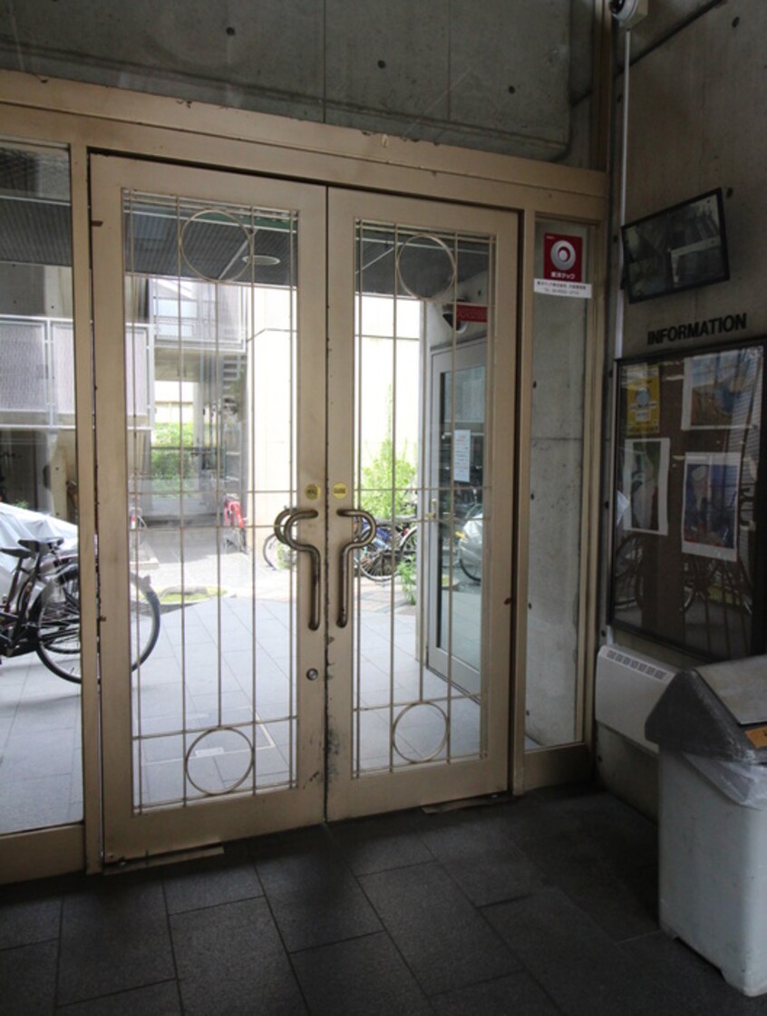 エントランス部分 レッドボールコート上鳥羽