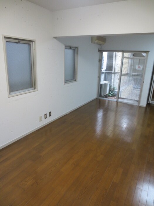 内観写真 レッドボールコート上鳥羽