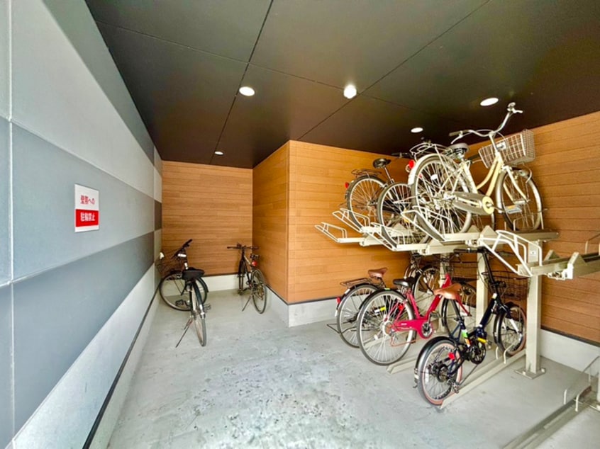 駐輪場 ノイヴェル小路