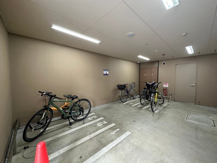 駐輪場 プレサンス天満橋アンジェ(204)