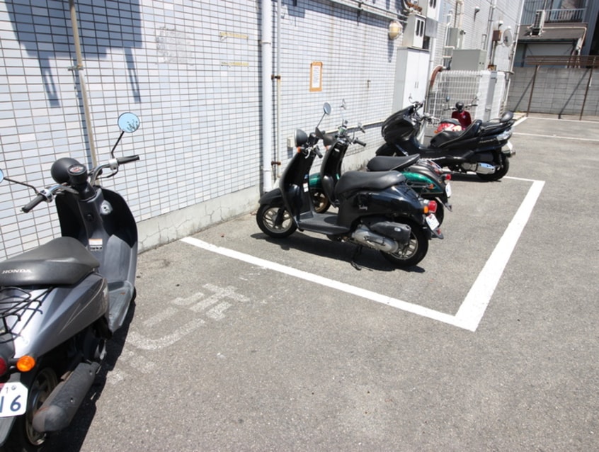 バイク置き場 ラ・フォーレ上新庄