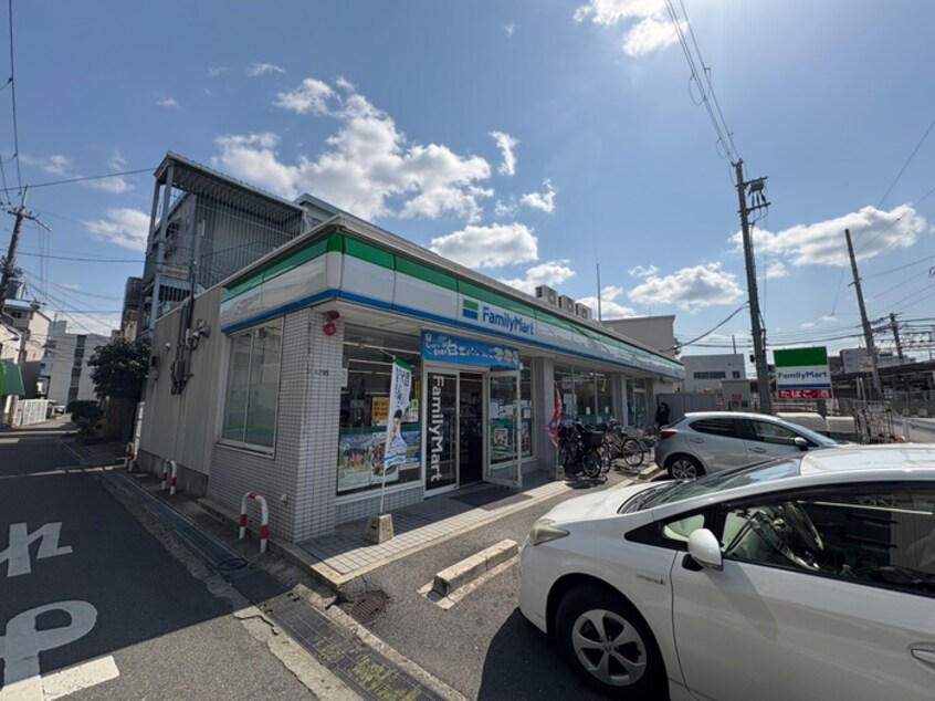 ファミリーマート(コンビニ)まで680m LOUIS APARTMENT吹田東RIVERPARK