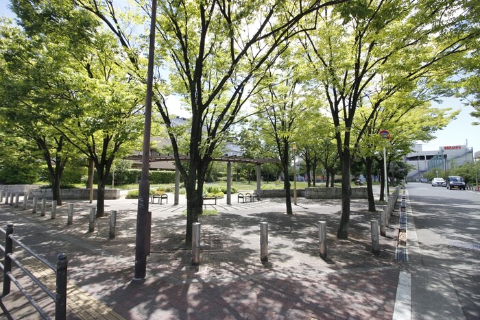 物件(公園)まで300m 林荘マンション