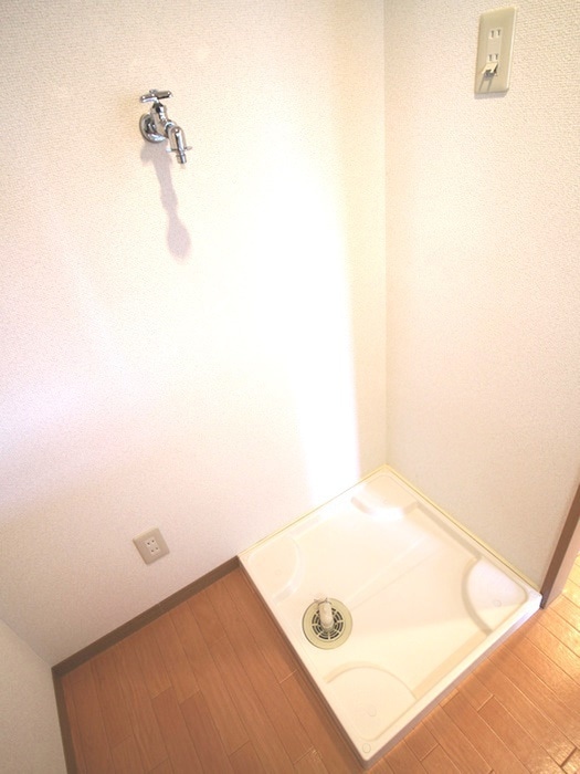 洗濯機置場 イ－ストクレセント