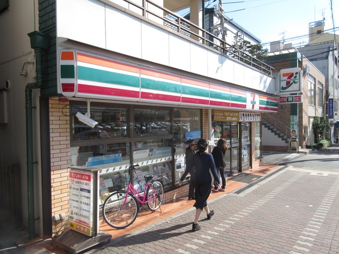 セブンイレブン(コンビニ)まで250m パロアルトⅡ