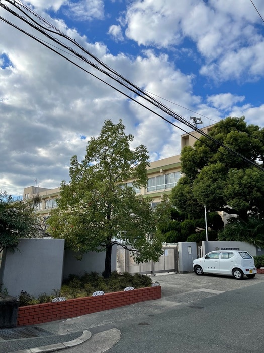 小学校(小学校)まで1000m エスポワール・アイ北春日丘Ⅲ