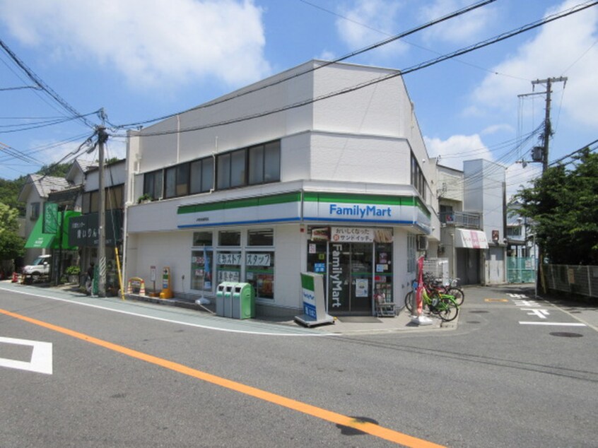 ファミリーマート(コンビニ)まで620m アヴェ－リア
