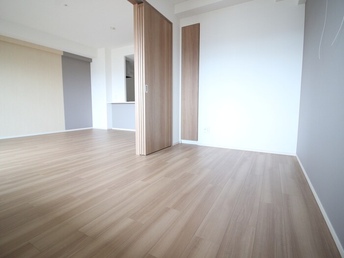 居室 ﾛｰﾚﾙｽｸｴｱ健都ｻﾞ･ﾃﾗｽ（512）