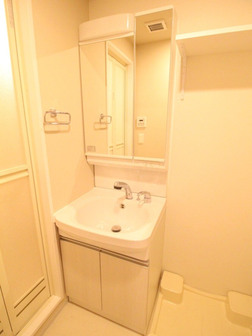 洗面 ﾌｧｰｽﾄﾌｨｵｰﾚ神戸駅前(301)