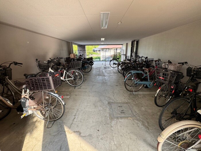 駐輪場 ボヌール錦織公園