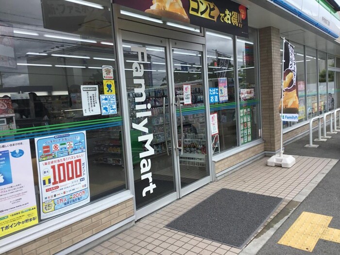 ファミリーマート 伊丹荒牧四丁目店(コンビニ)まで180m Ｐスマイルカーサ　バラ公園