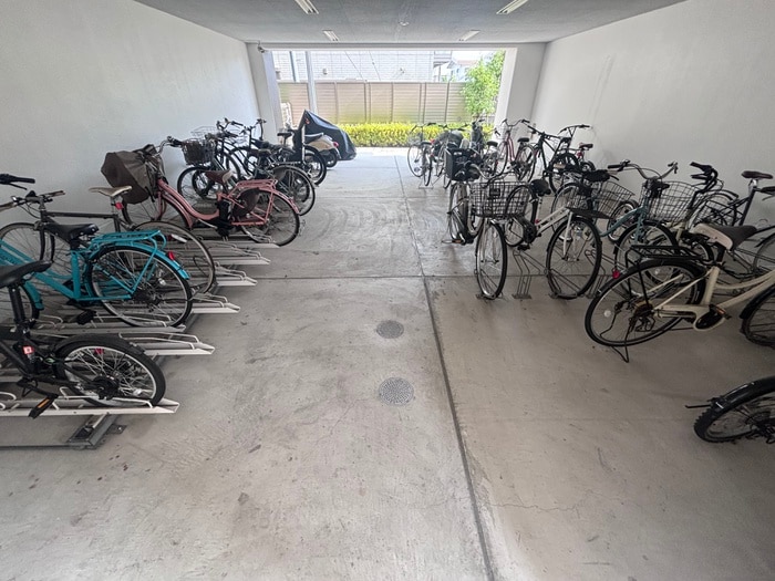 駐輪場 カンナビ－ノ