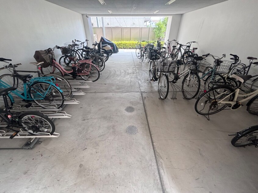 駐輪場 カンナビ－ノ