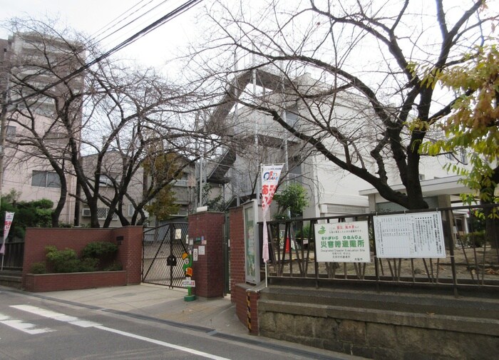 物件(小学校)まで260m パレス丸山