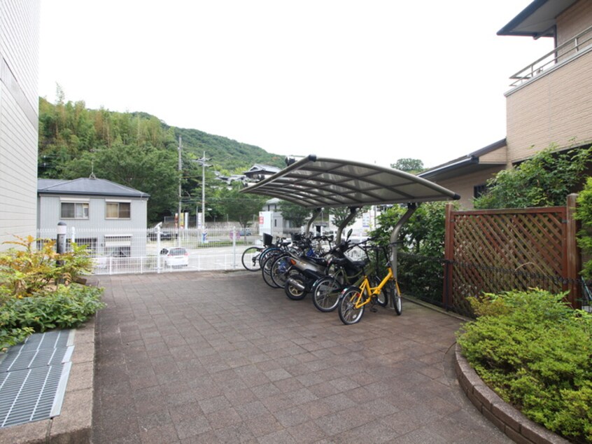 バイク置き場 リオ谷上