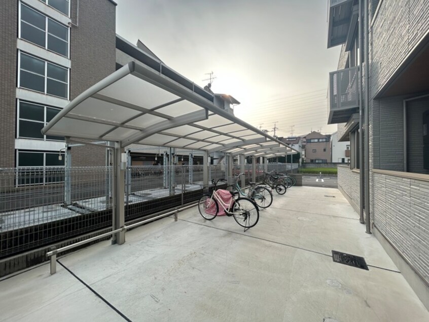 駐輪場 エオニオ桂川