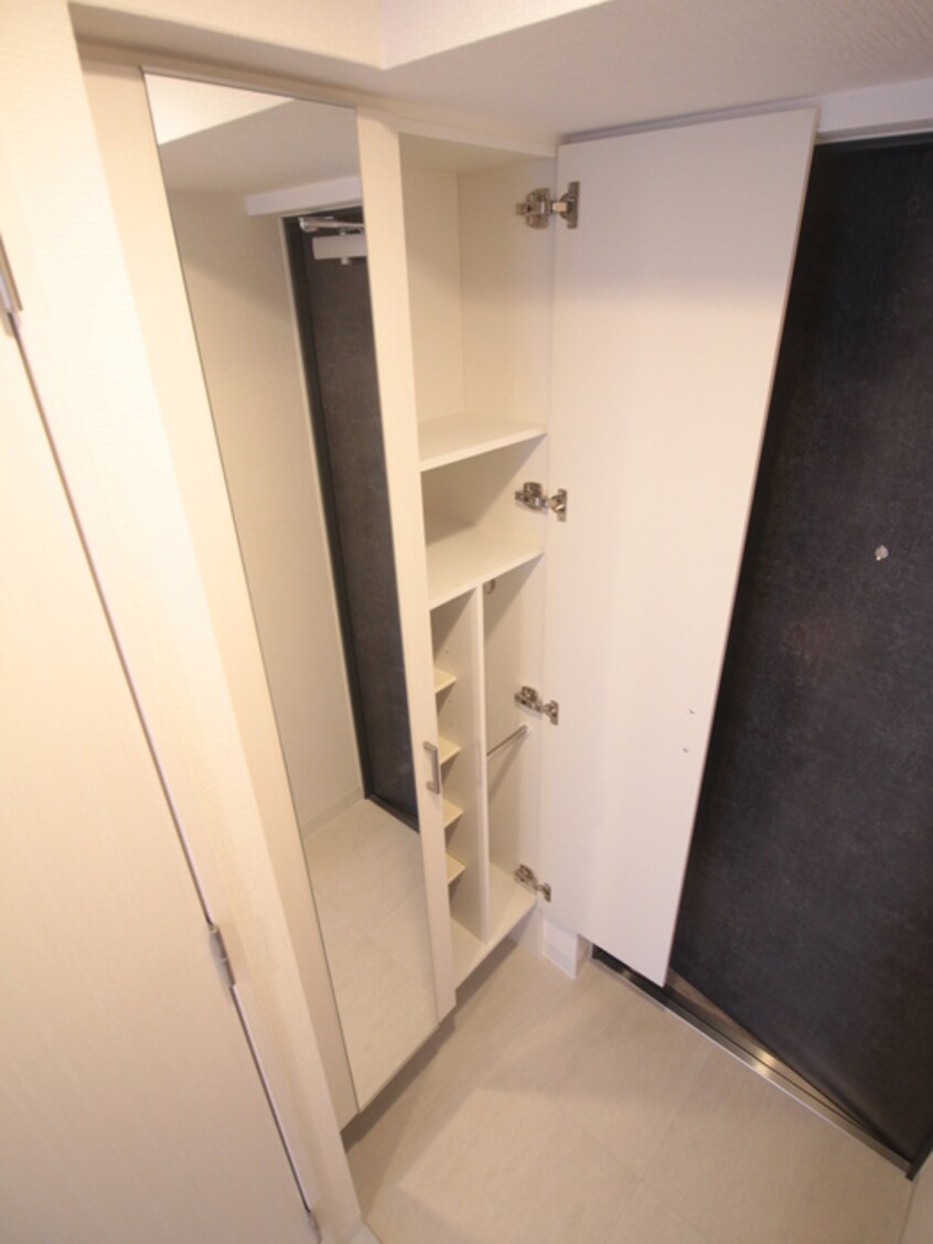 靴箱 ｴｽﾘｰﾄﾞ ｻﾞ・ｸﾞﾗﾝ大阪ﾉｰｽ