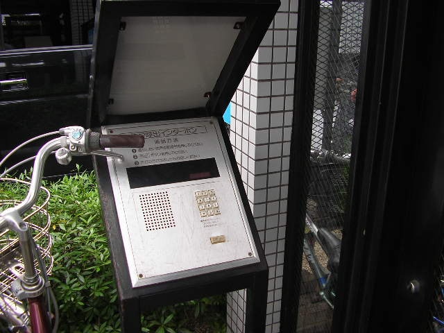 エントランス部分 ロイヤル南桜塚