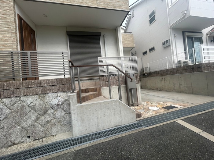 エントランス部分 箕面市萱野4丁目住宅