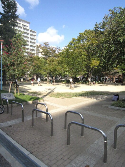 公園(公園)まで280m オリエンタル南堀江