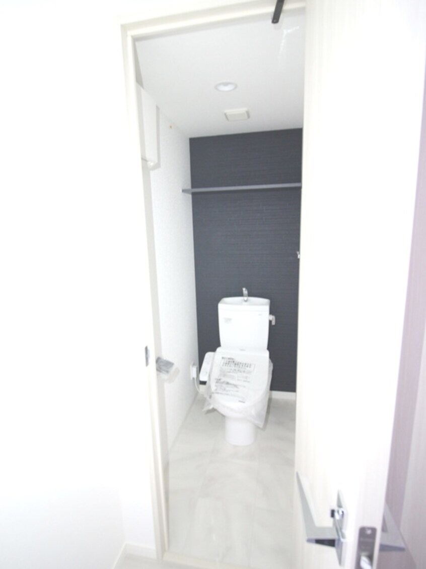 トイレ ｺﾝﾌｫﾘｱ･ﾘｳﾞ新大阪ＷＥＳＴ