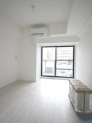 居室 ｺﾝﾌｫﾘｱ･ﾘｳﾞ新大阪ＷＥＳＴ