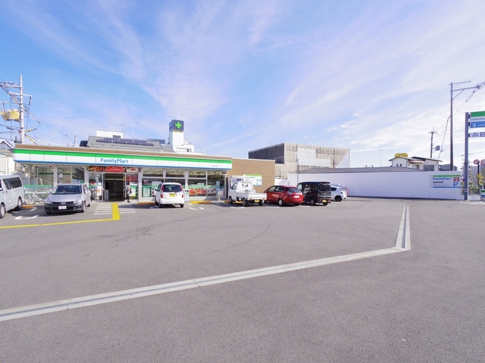 ファミリーマート(コンビニ)まで750m エトワール寺田Ⅰ