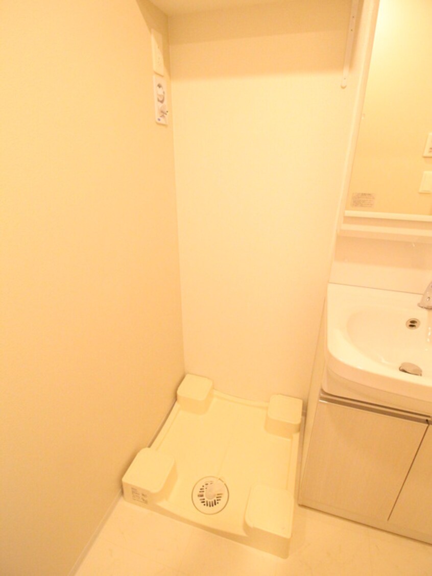 洗濯機置場 ﾌｧｰｽﾄﾌｨｵｰﾚ神戸駅前(1403)