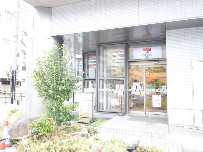セブンイレブン(コンビニ)まで20m ｴｽﾃﾑｺｰﾄ新大阪Ⅲｽﾃｰｼｮﾝﾌﾟﾗｻﾞ901